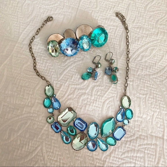 Costume Jewelry Bundle:Necklaces/Earrings/Bracelet - Picture 4 of 6